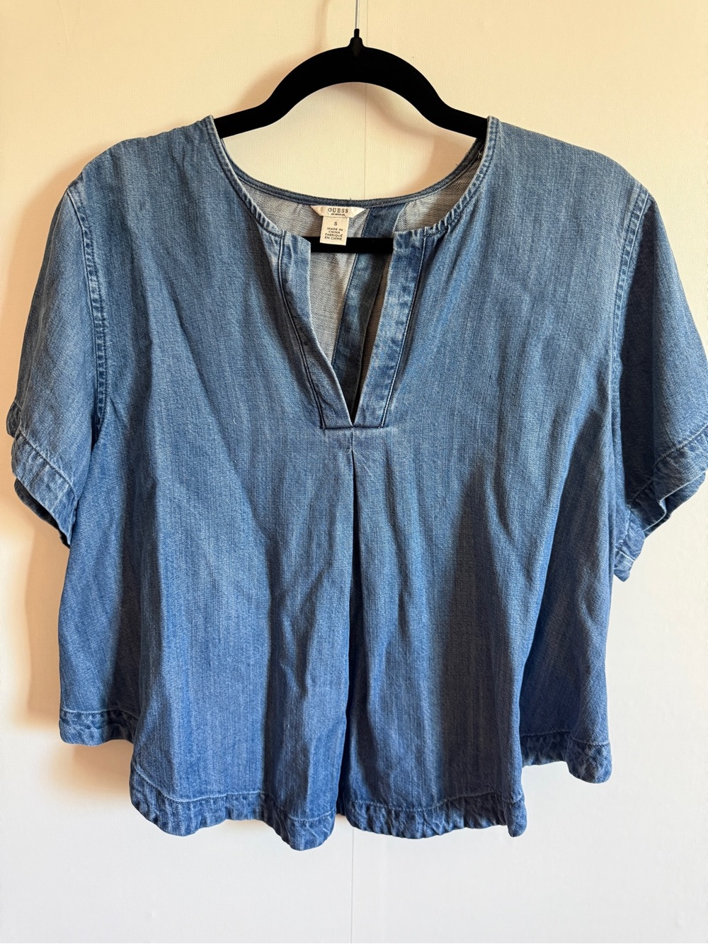 Guess Chambray Denim Top Womens Small Blue Short Sleeve Casual